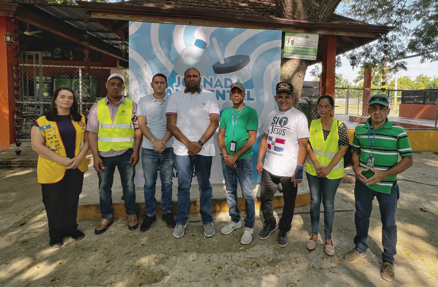 Hospital Regional Ing. Luis L. Bogaert se une a jornada ambiental en el Balneario del Río Mao