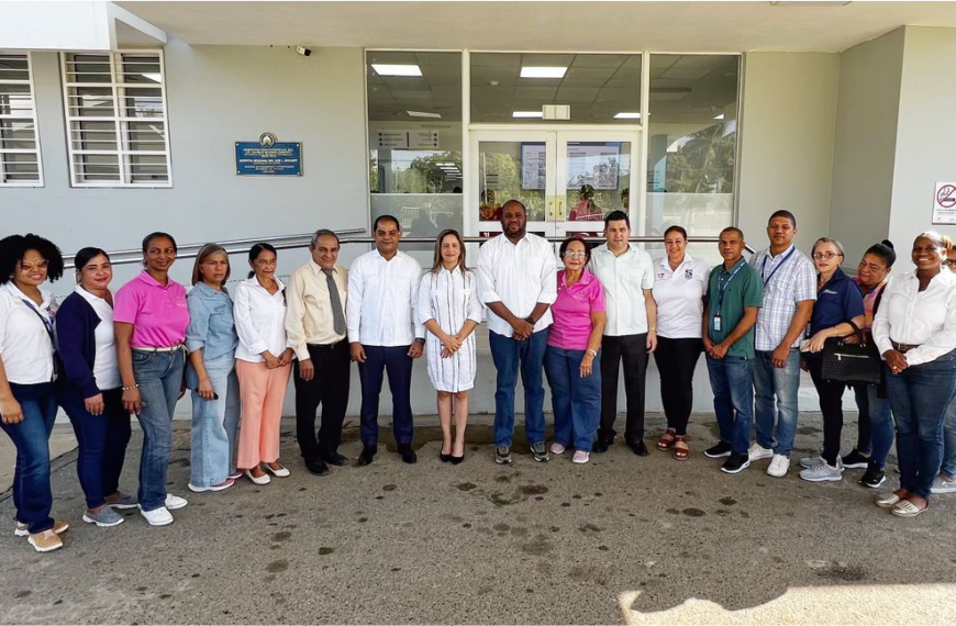 Hospital Regional Ing. Luis L. Bogaert realiza exitoso operativo de detección temprana del cáncer de mama