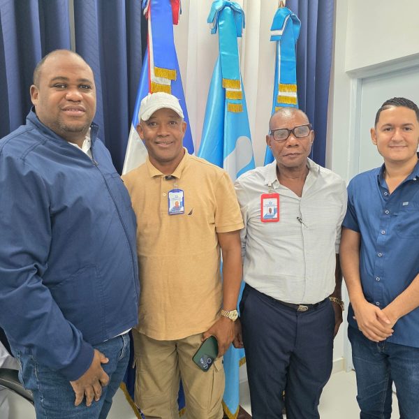Hospital Regional Ing. Luis L. Bogaert recibe visita de cortesía del vicepresidente regional de los Derechos Humanos