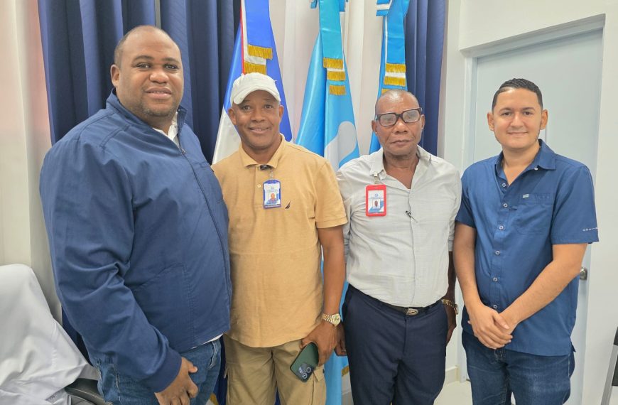 Hospital Regional Ing. Luis L. Bogaert recibe visita de cortesía del vicepresidente regional de los Derechos Humanos