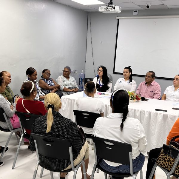 Hospital Regional Ing. Luis L. Bogaert realiza Mesa Redonda con los Usuarios para fortalecer la calidad de los servicios de salud
