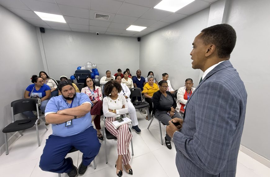 Colaboradores del Hospital Regional Ing. Luis L. Bogaert reciben capacitaci&oacute;n en Administraci&oacute;n P&uacute;blica